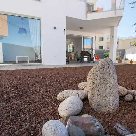 Peaceful Modern Apartment *